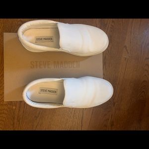 Steve Madden slip on white